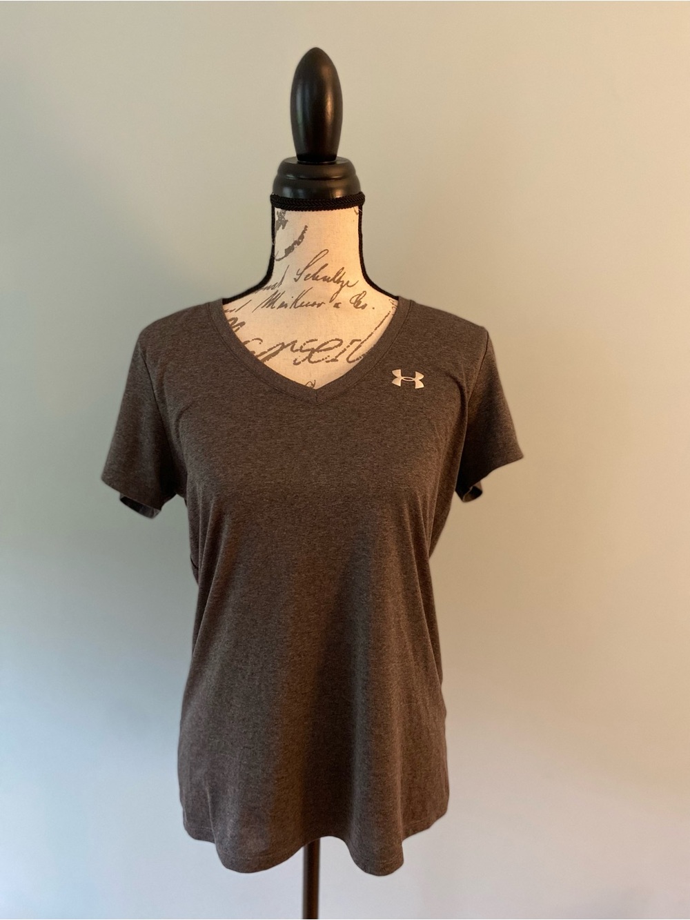 Under Armour Women's V-Neck Short Sleeve Top — Charcoal Gray Size Medium